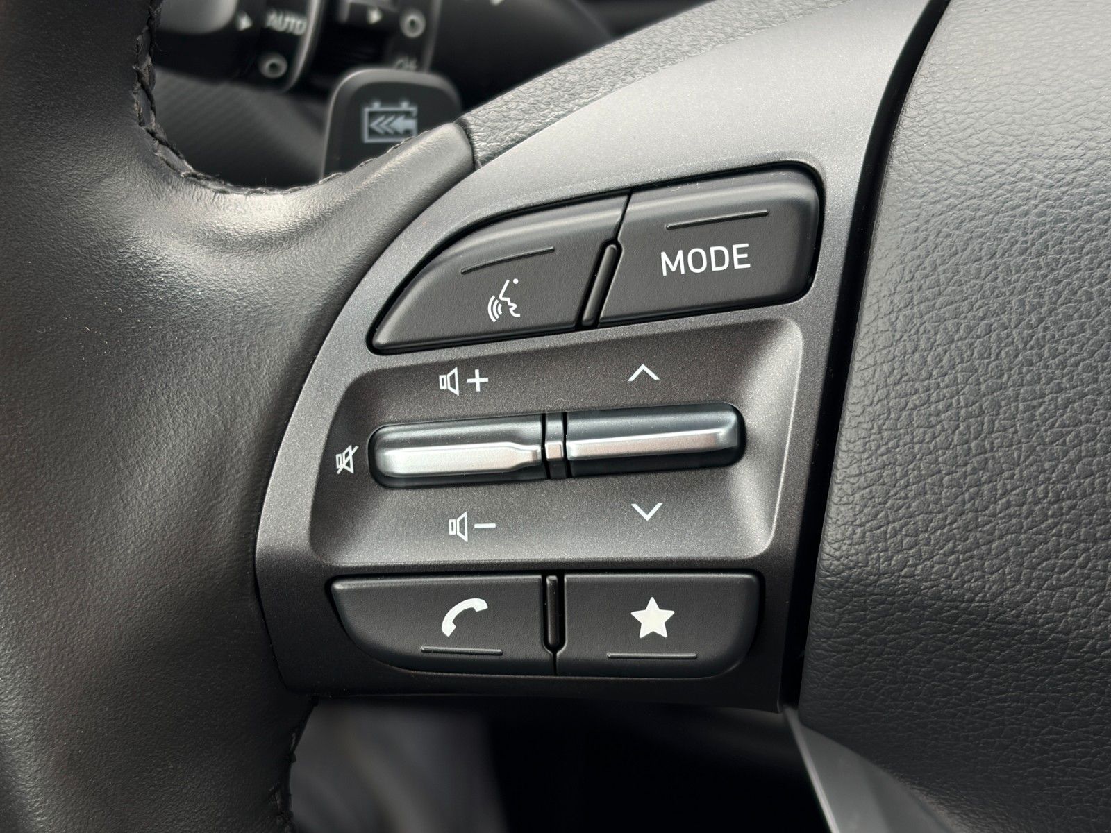 Fahrzeugabbildung Hyundai KONA E Trend ACC LKAS NAV CAM PDC KRELL CarPlay