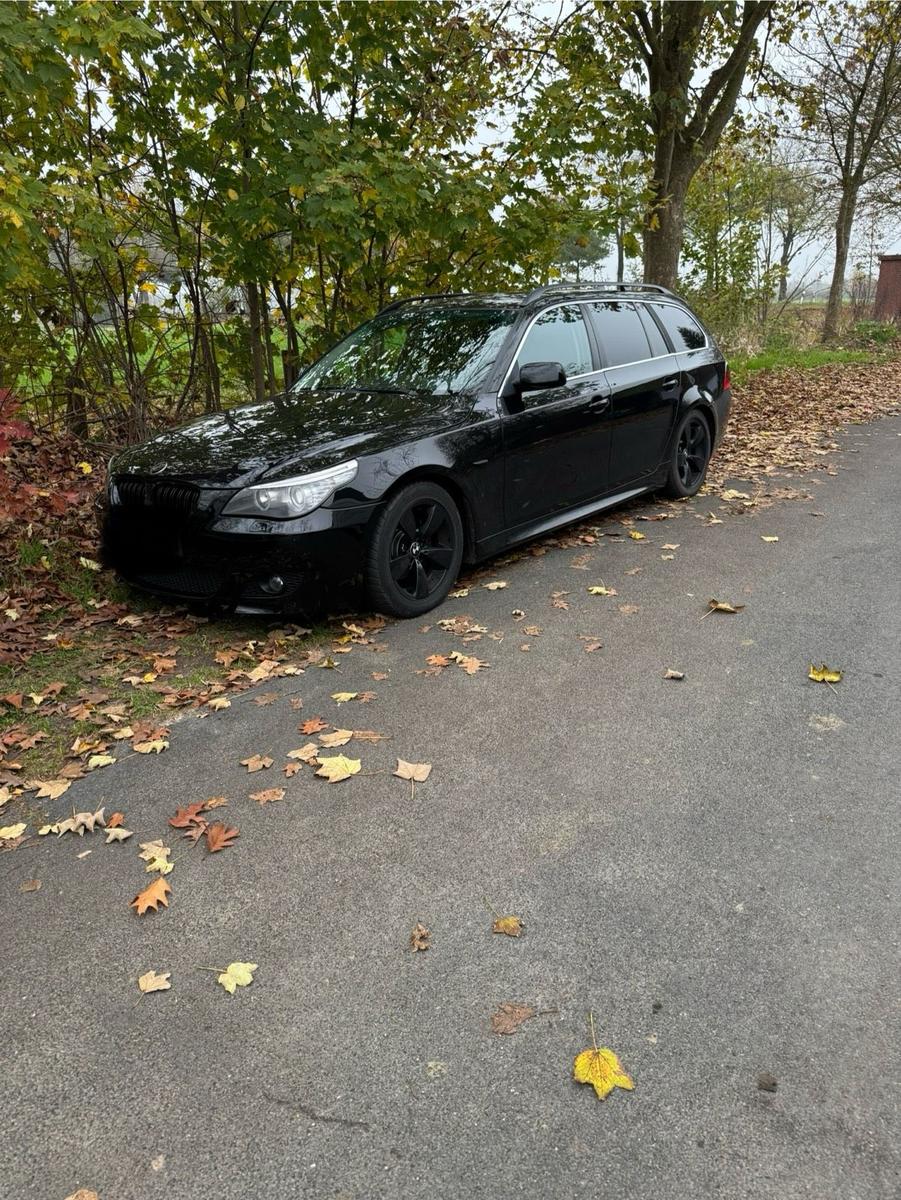 BMW 520 2009 — салон