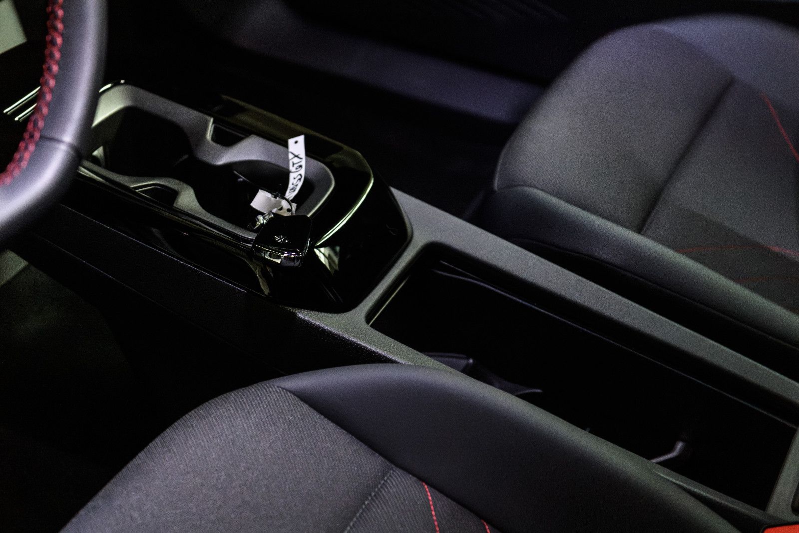 Fahrzeugabbildung Volkswagen ID.4 GTX 4Motion IQ-LIGHT+AHK+WÄPU+KAMERA+HuD+21