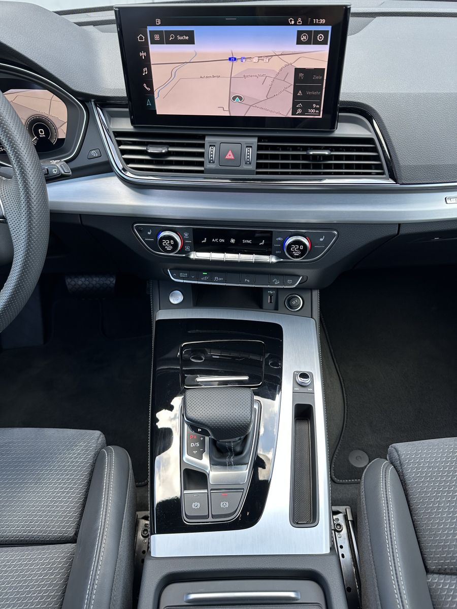 Fahrzeugabbildung Audi Q5 50 TFSIe Qu S-Line Black NAV+MATRIX+AHK+VCOCK