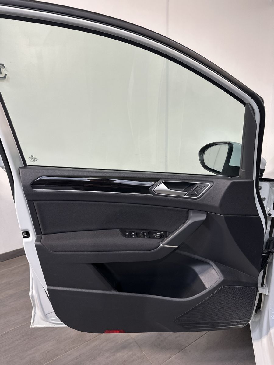 Fahrzeugabbildung Volkswagen Touran 1.5 TSI Highline+NAV+LED+ACC+AHK+KAMERA