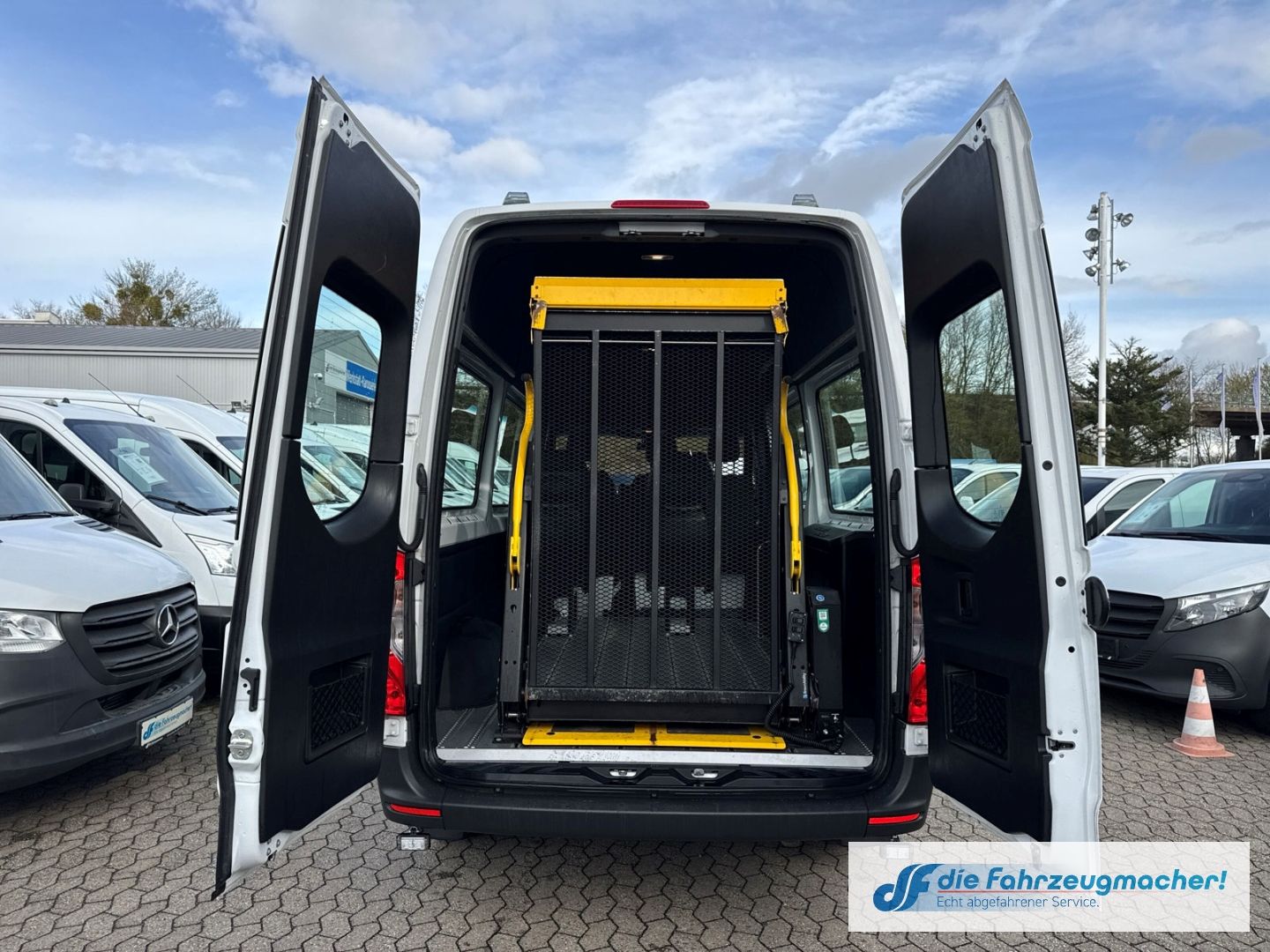 Fahrzeugabbildung Mercedes-Benz Sprinter III Tourer 311 CDI L2 VI Totwinkelassis