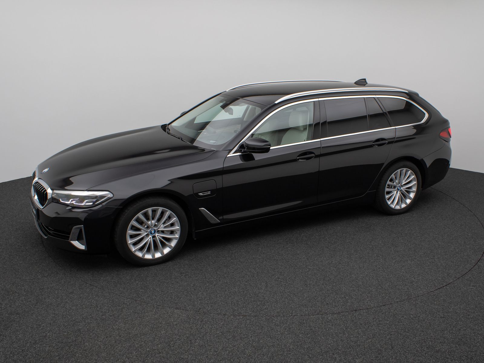 Fahrzeugabbildung BMW 530e xD Luxury Line KameraHUD DAB HiFi Komfort