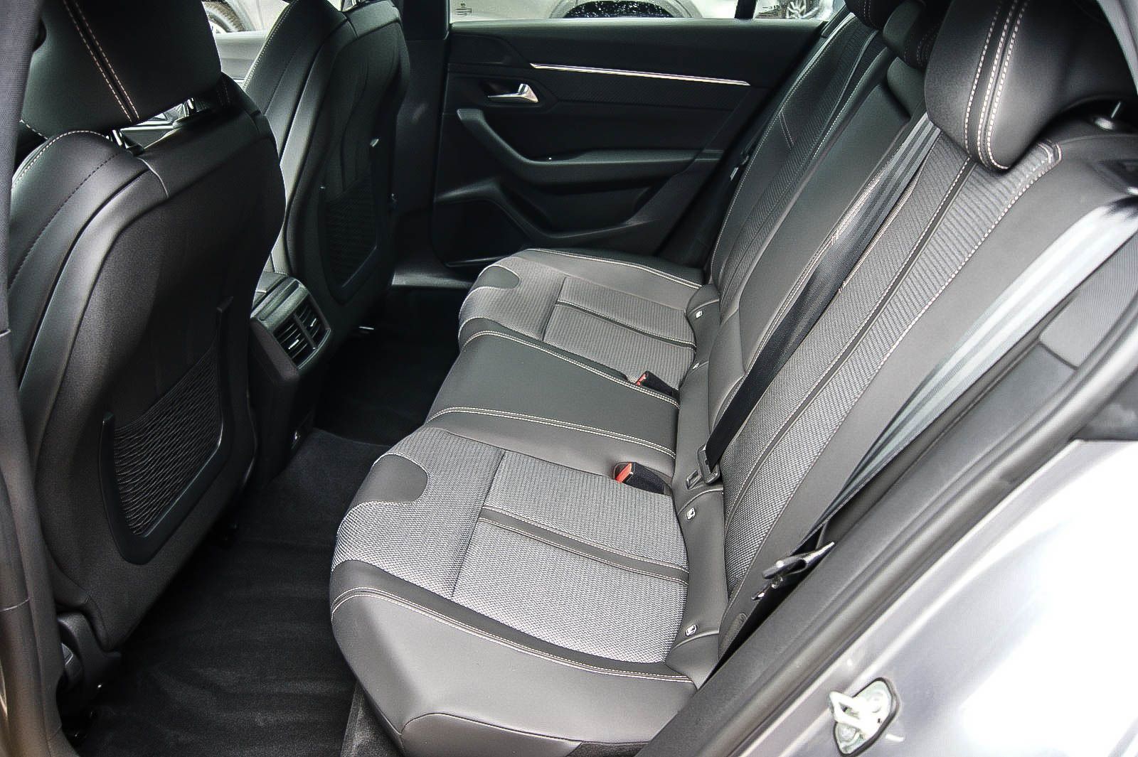 Fahrzeugabbildung Peugeot 508 SW Hybrid 225 Allure NEUES MODELL LED 1.HAND