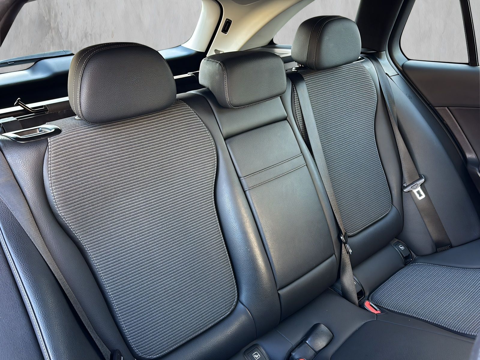 Fahrzeugabbildung Mercedes-Benz C 220 T d 4Matic AVANTGARDE DSC HEAD UP LED AHK