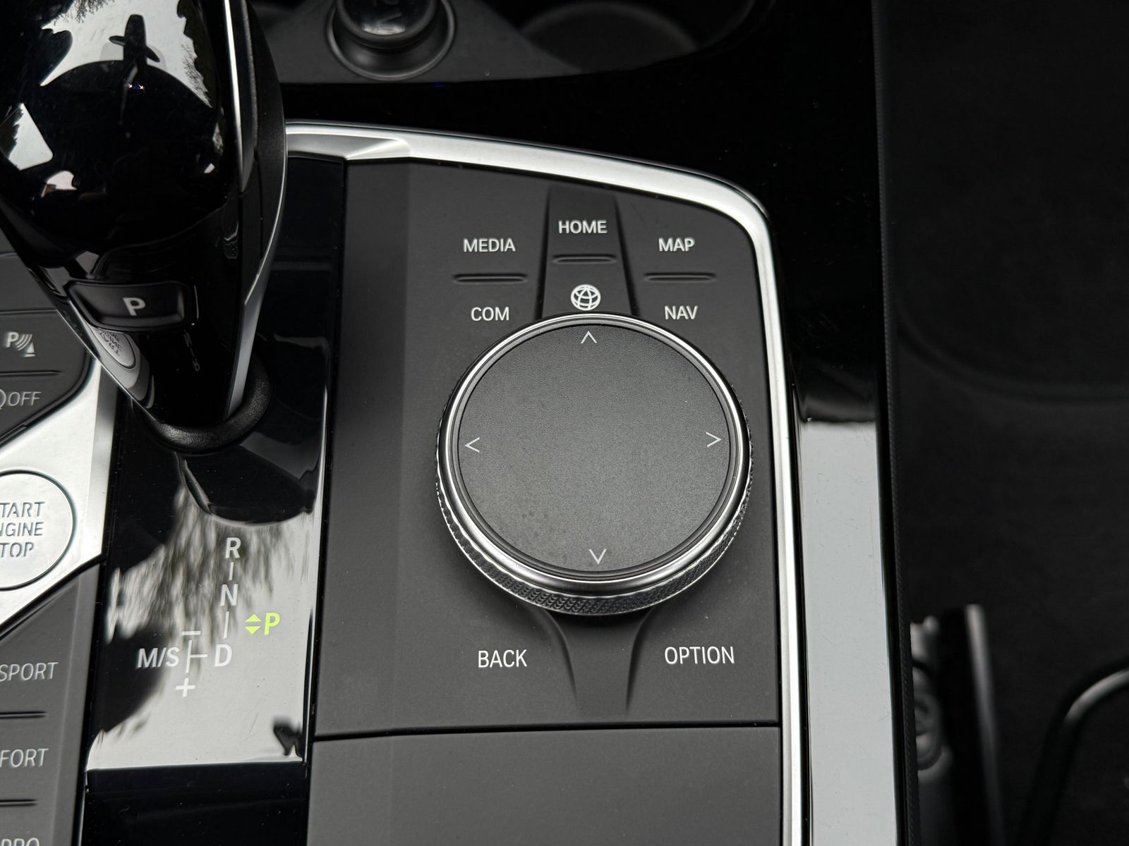 Fahrzeugabbildung BMW 118  d Aut. M Sport LED+NAVI+SHZ+AHK+AMBI+CARPL+