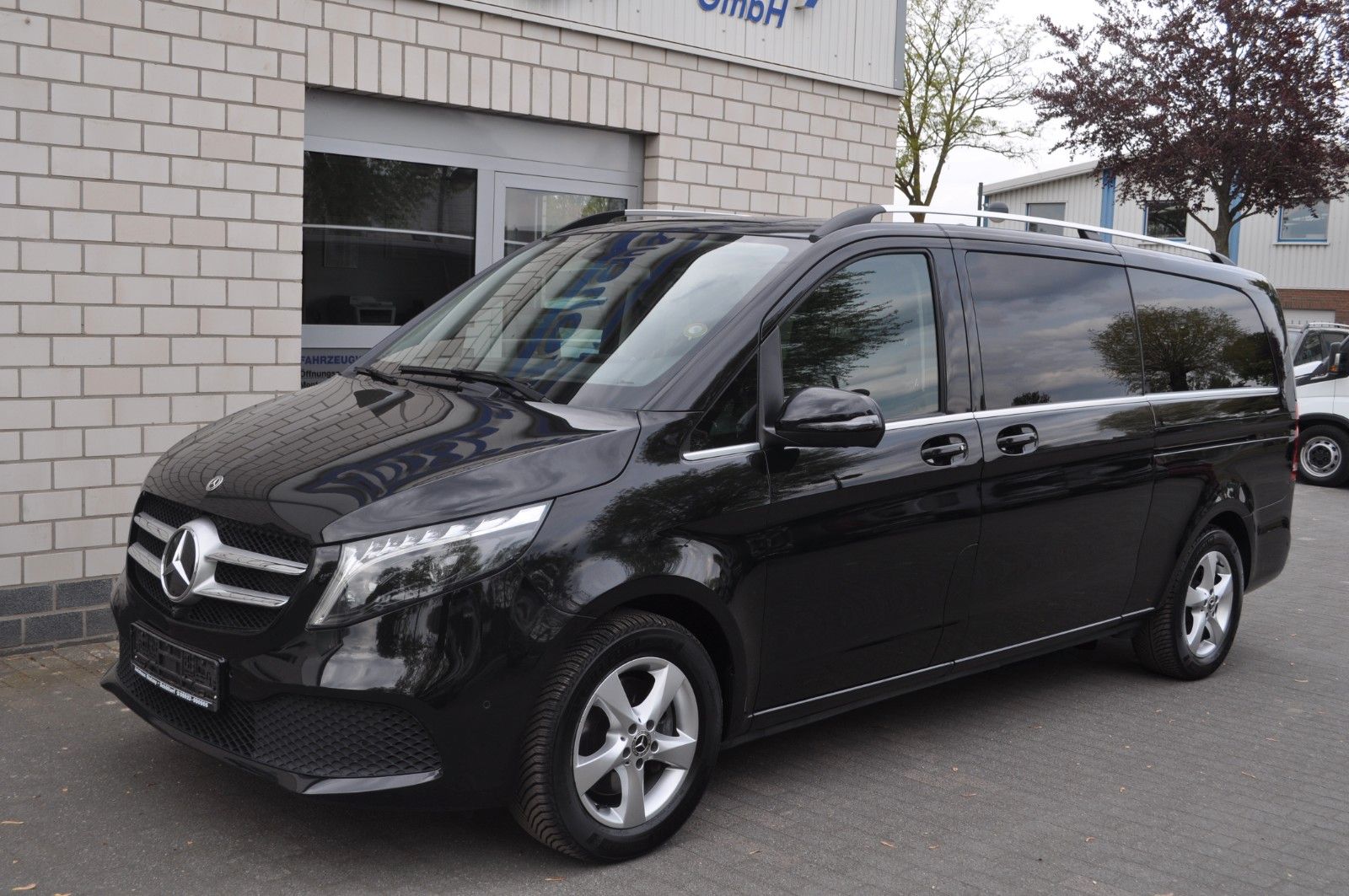 MERCEDES-BENZ V 300 AVANTGARDE/LEDER/AUT/AHK/8-SITZE/ACC/MBLUX
