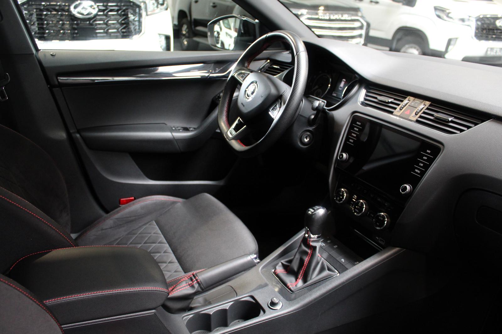 Skoda Octavia Combi 2.0 TSI RS (AHK, Business Paket)