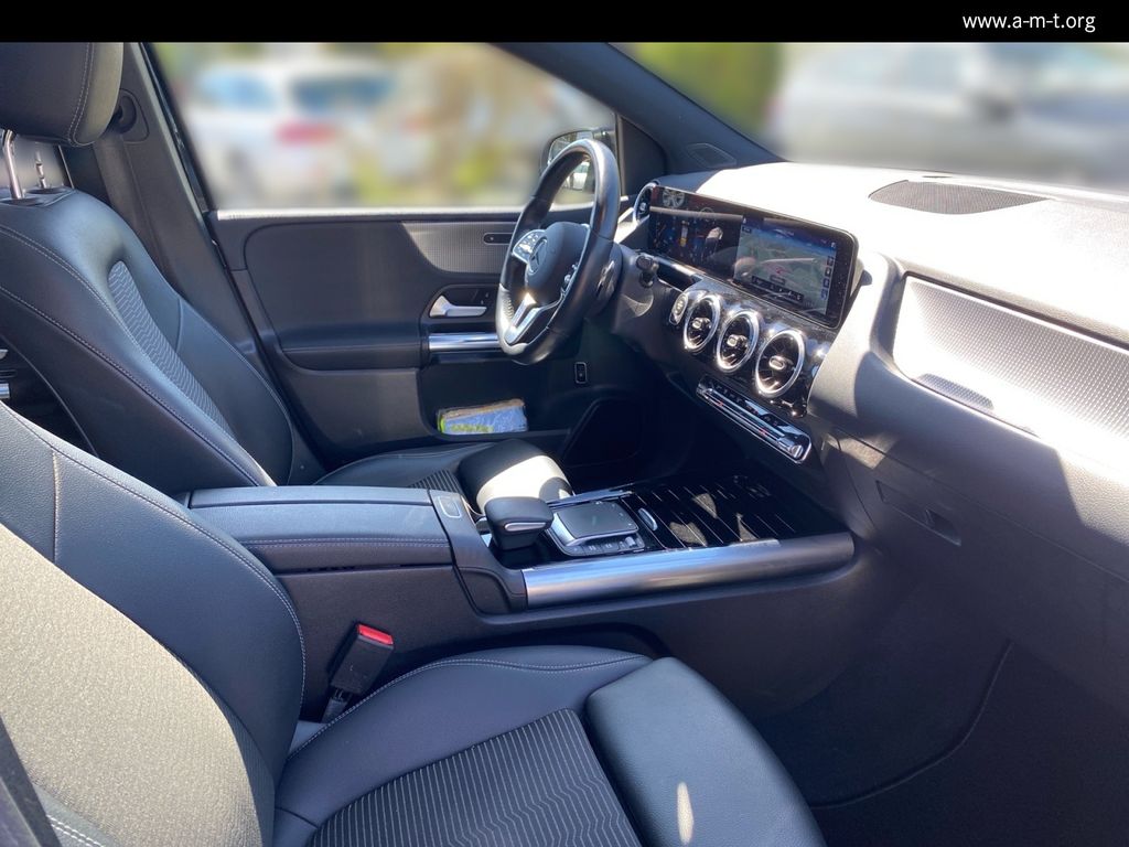 MERCEDES-BENZ B 220
