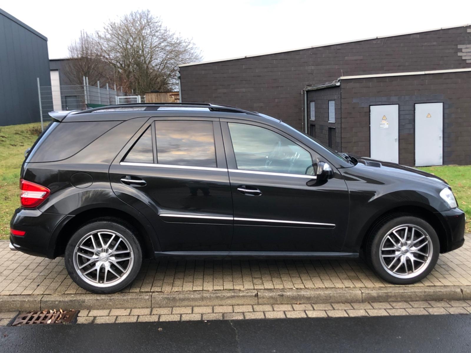 Mercedes-Benz ML 500 Designo AMG Paket+TV+AMG Auspuff+Voll