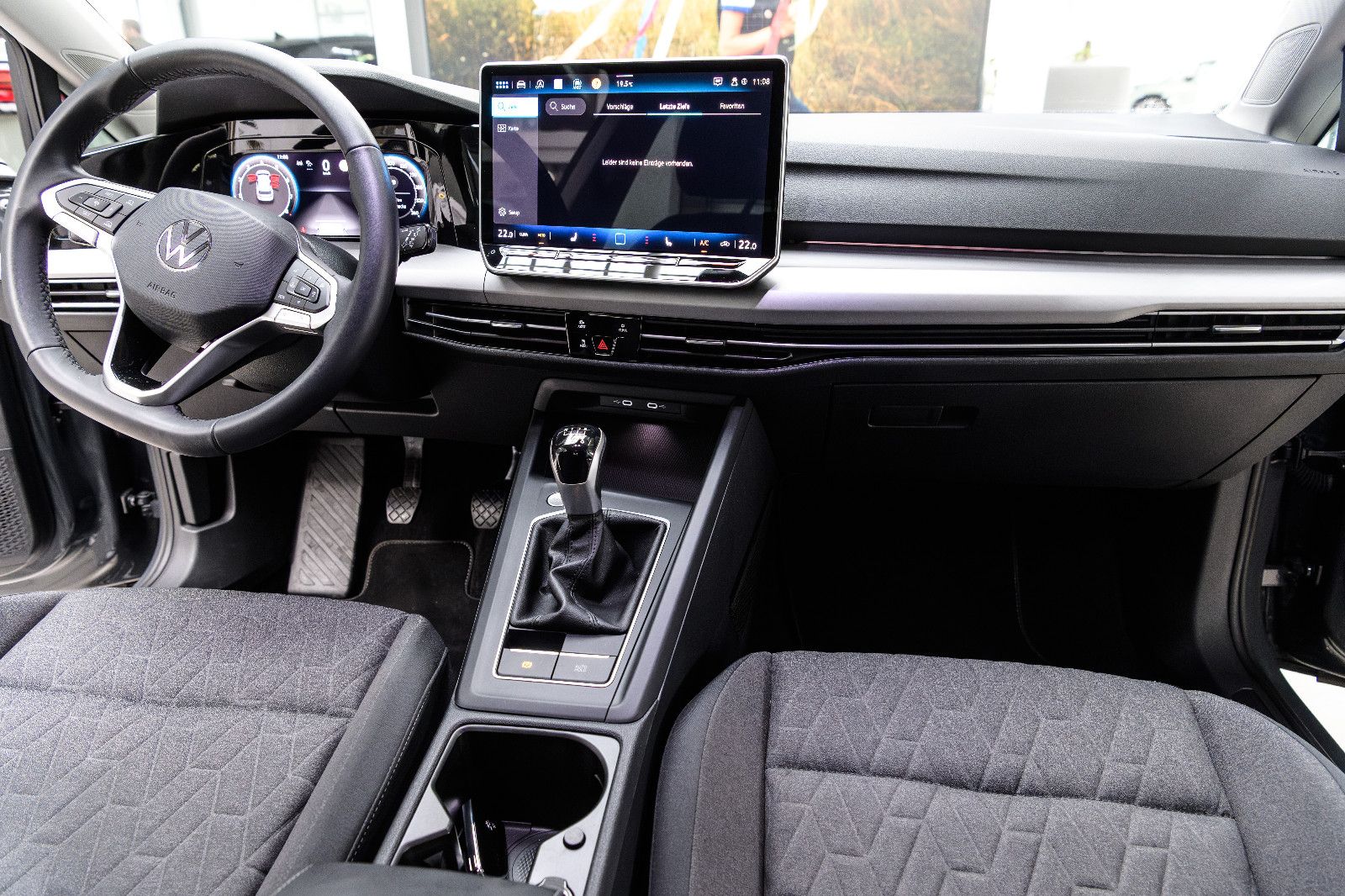 Fahrzeugabbildung Volkswagen Golf VIII. 1.5 TSI 110 kW *+LED+SHZ+ACC+RFK+LHZ