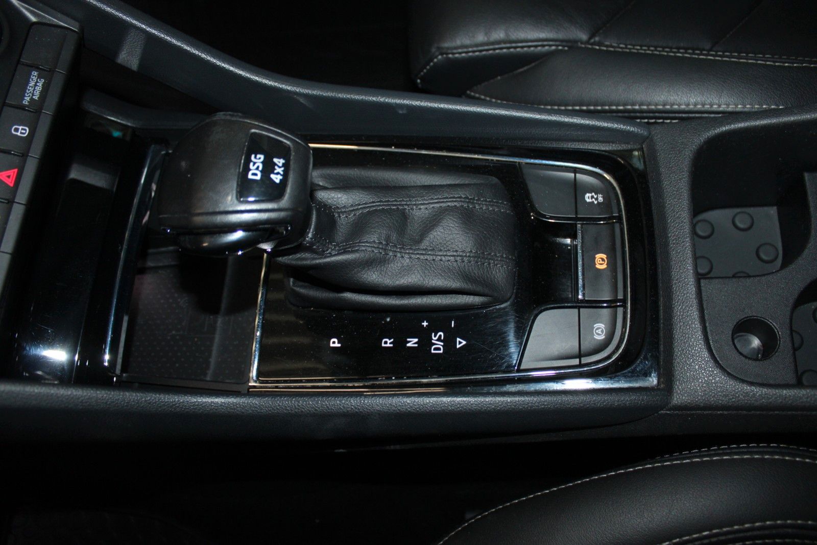 Fahrzeugabbildung SKODA Kodiaq DSG 4x4 SOLEIL LED AHK LEDER ACC STDHZ