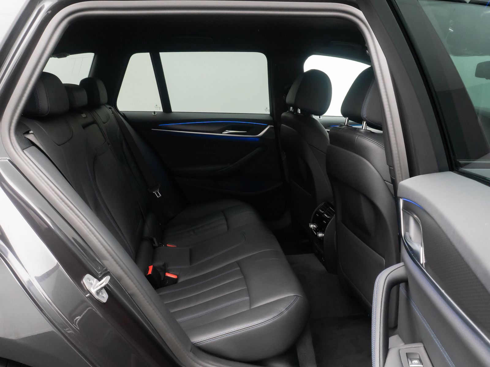 Fahrzeugabbildung BMW 520d M Sport Kamera DAB HUD 4xKlima HiFi 19Zoll