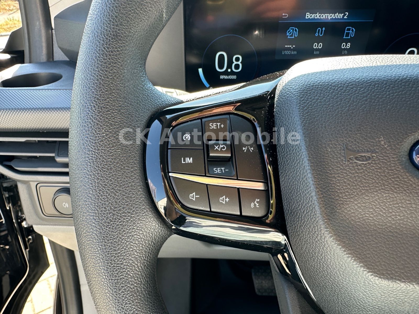 Fahrzeugabbildung Ford Transit Custom Kombi 320 L2 AWD Trend/9 Sitze