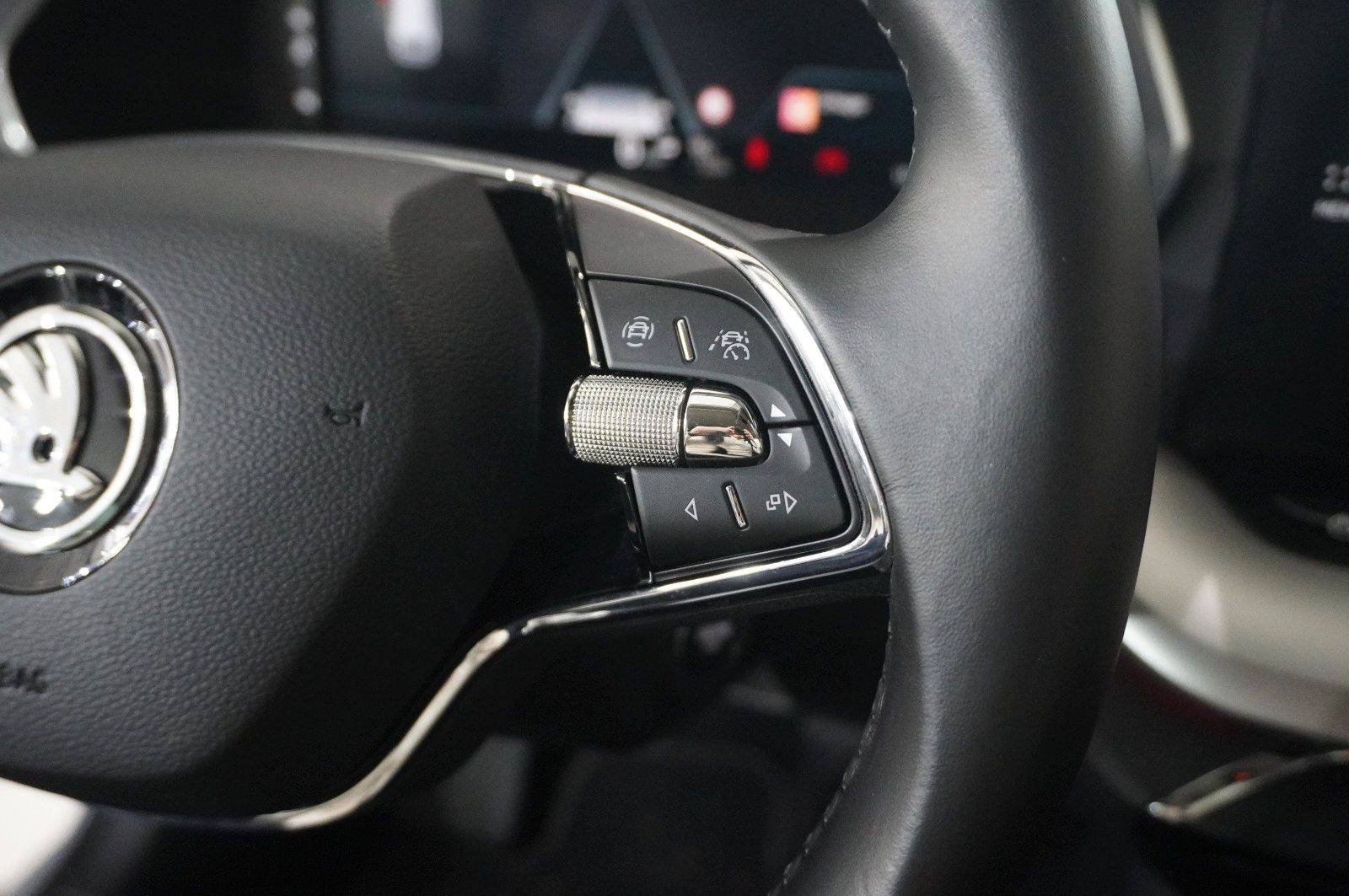Fahrzeugabbildung SKODA Octavia Combi 2.0 TDI AMBITION NAVI/LED/KAMERA