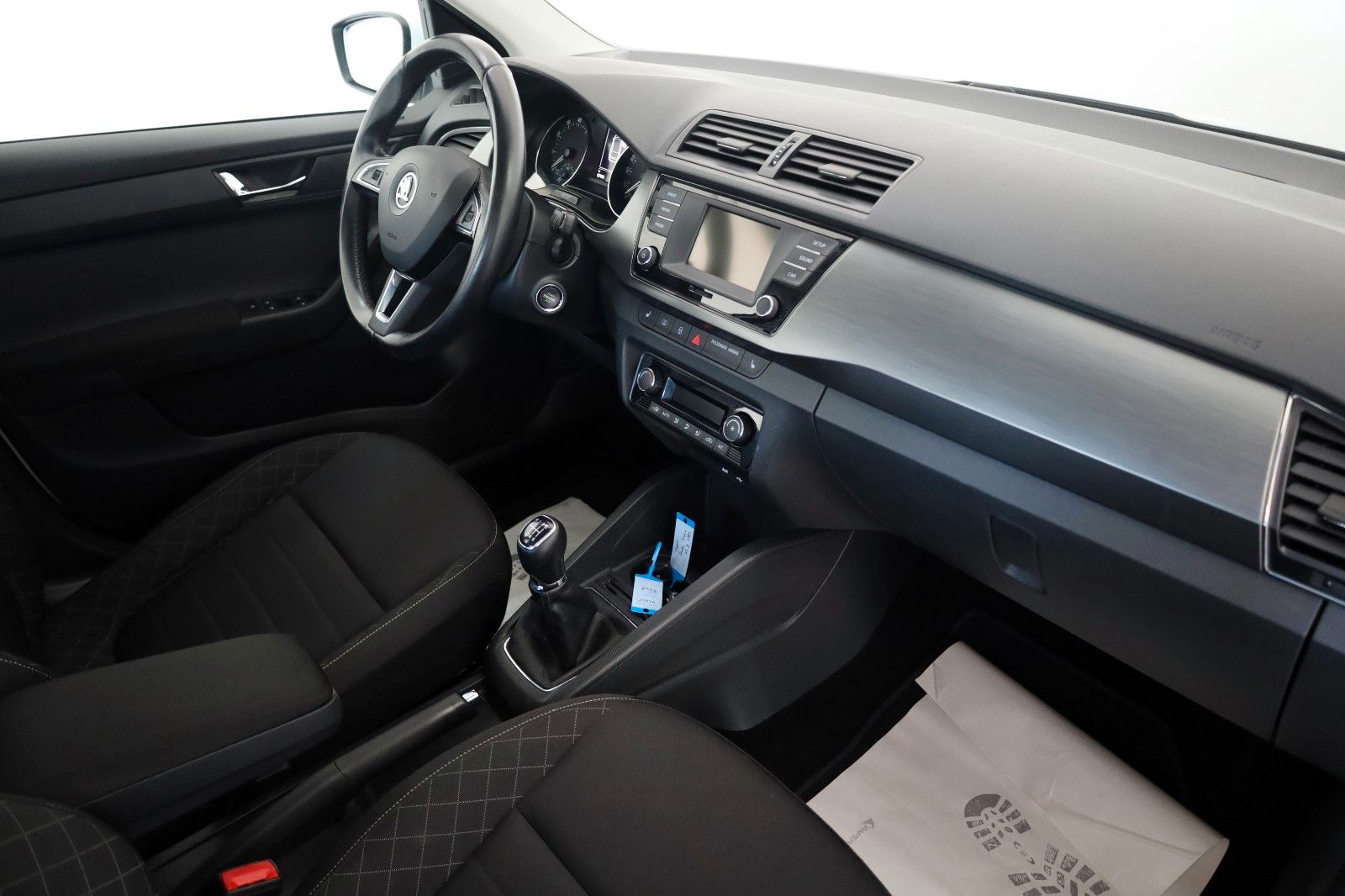 Fahrzeugabbildung SKODA Fabia Combi Style SH,PDC,8-fach bereift!