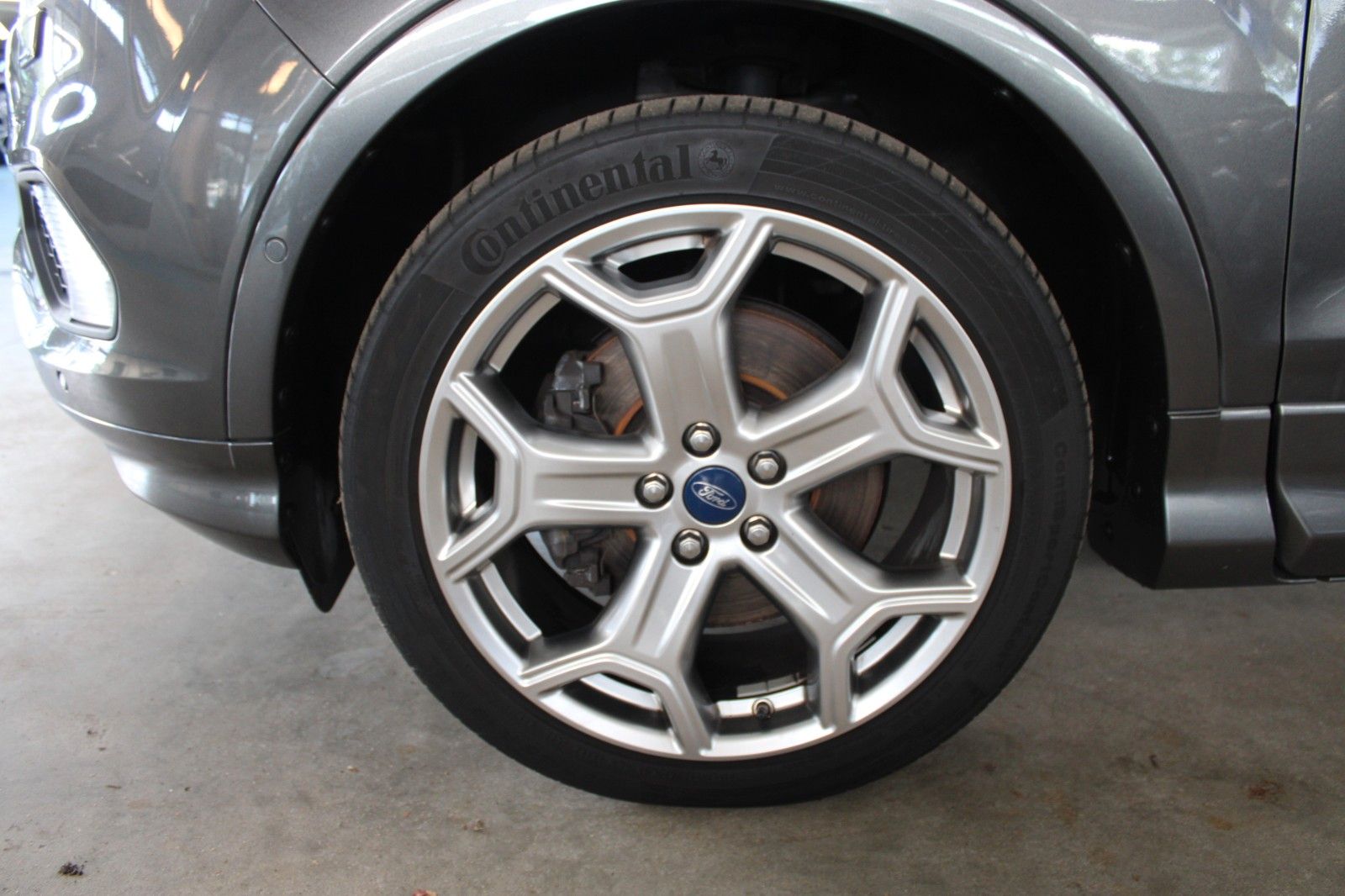 Fahrzeugabbildung Ford Kuga ST-Line Aut. 4x4 PANO CAM Xenon WinterPak.