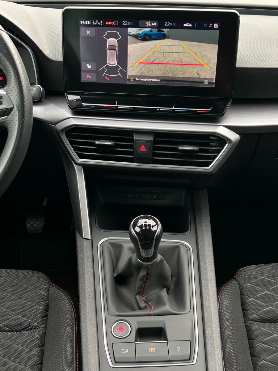 Fahrzeugabbildung SEAT Leon 1.5 TSI FR ACC LED VC SHZ LHZ Kam Ambiente