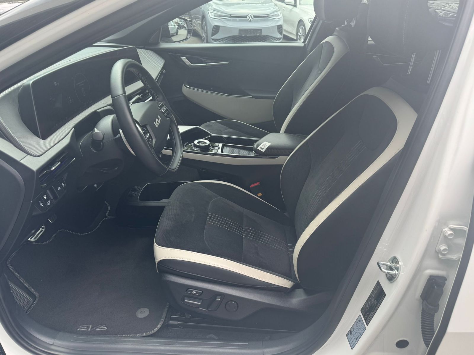 Fahrzeugabbildung Kia EV6 GT-Line 4WD WERKSGA+PANO+MEMO+HEAD+ACC+360°