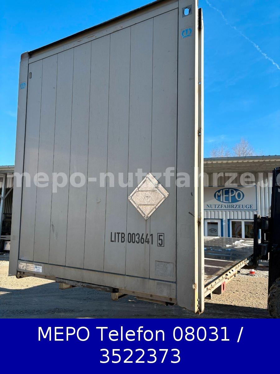 Krone Jumbo Plattform 7,82m mit Lochleiste + Stirnwand