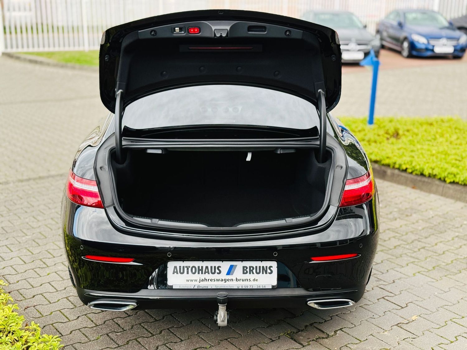 Fahrzeugabbildung Mercedes-Benz E 200 Coupé AVANTGARDE, AHK schw., RFK, Totw., L