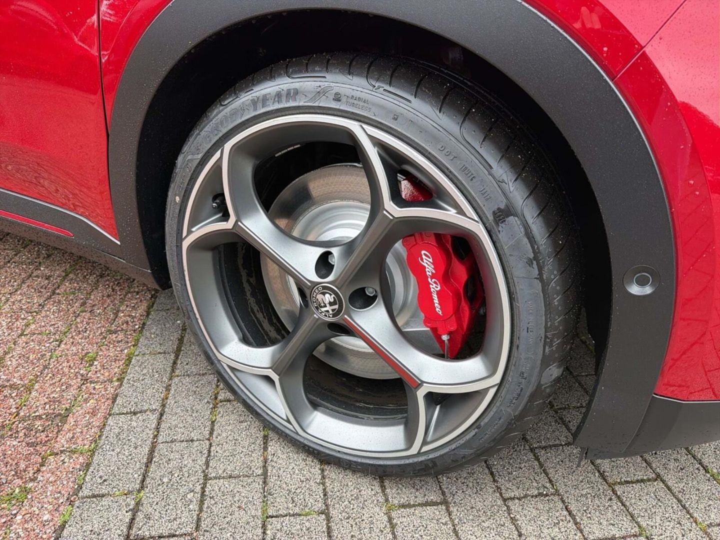 Fahrzeugabbildung Alfa Romeo Junior Elettrica VELOCE 280 PS voll Top Deal