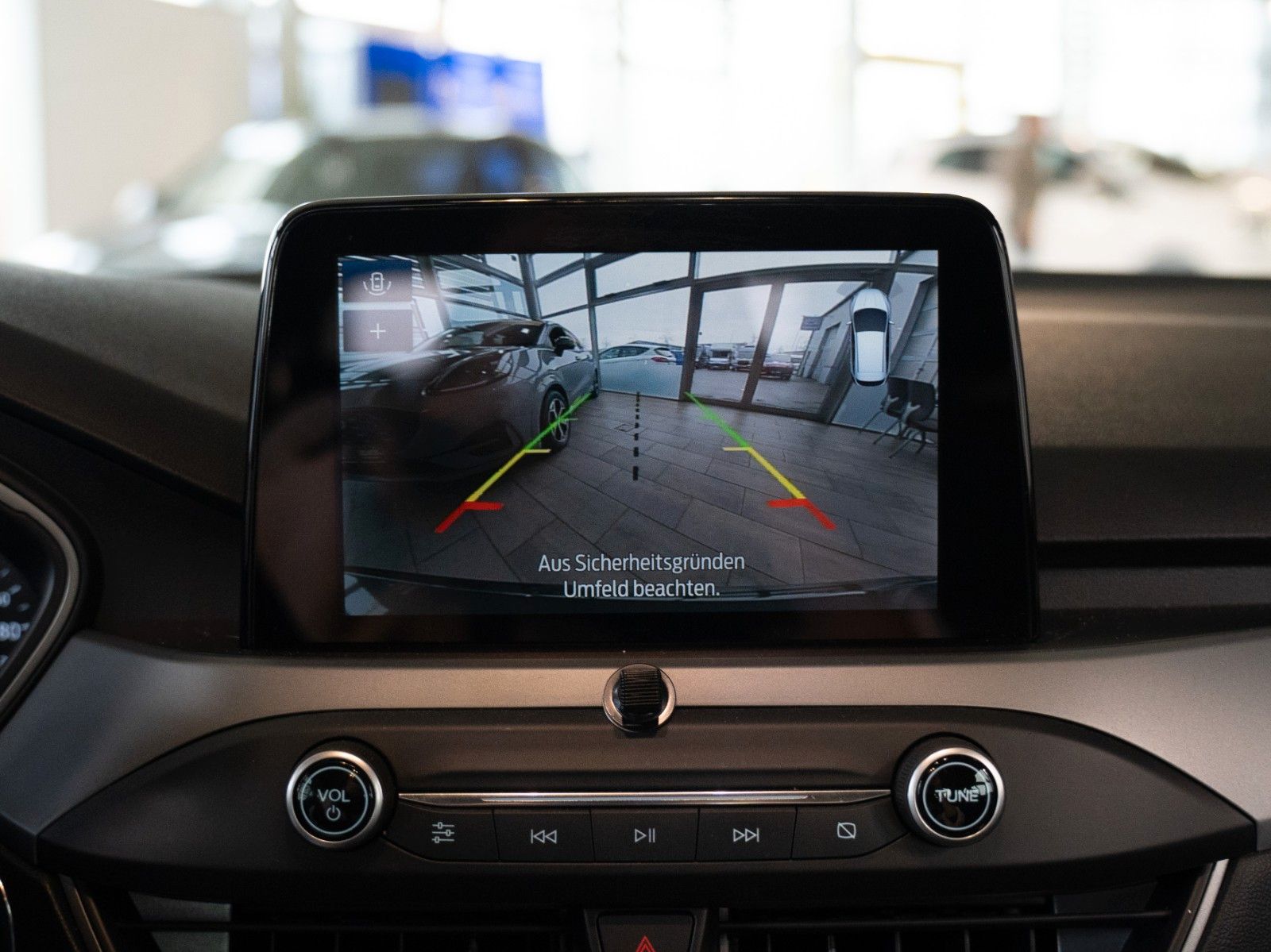 Fahrzeugabbildung Ford Focus Turnier Active/AUTOMATIK/WINTER-P/KAMERA