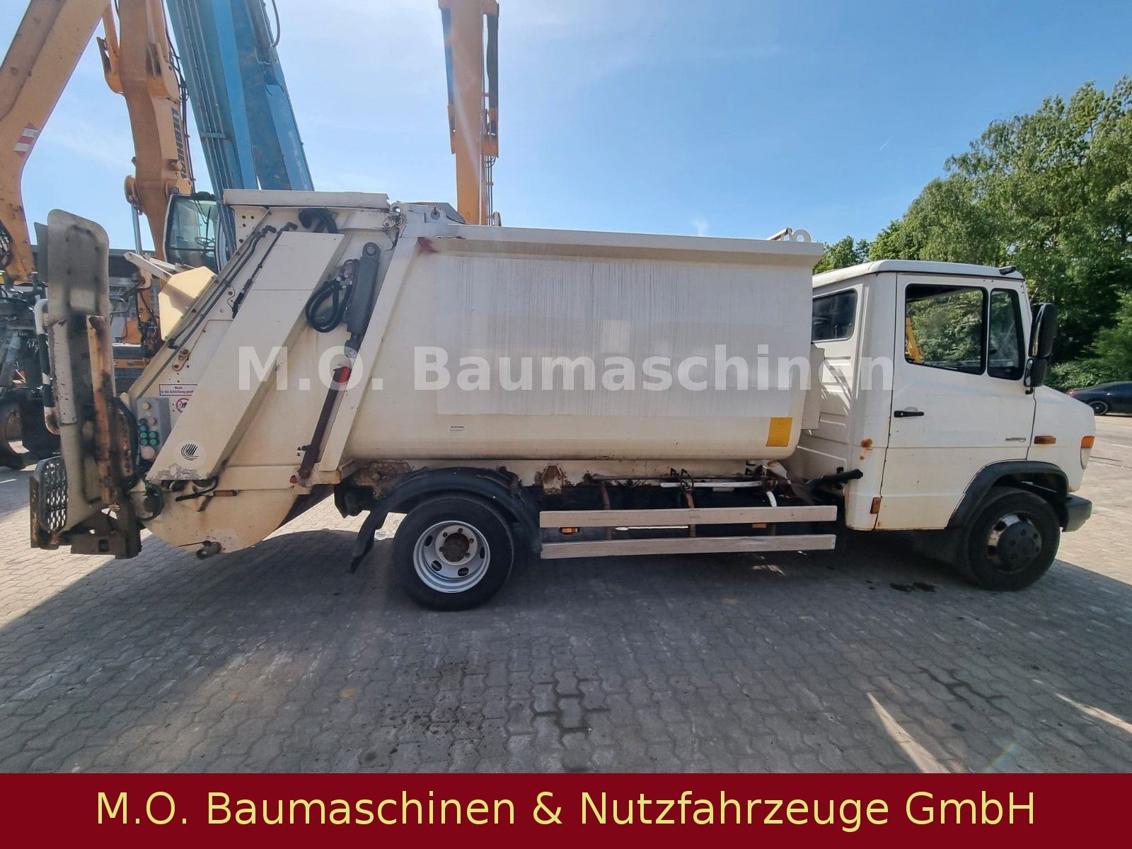 Fahrzeugabbildung Mercedes-Benz Vario 818 D / Euro 5  / Zöller Micro XL /