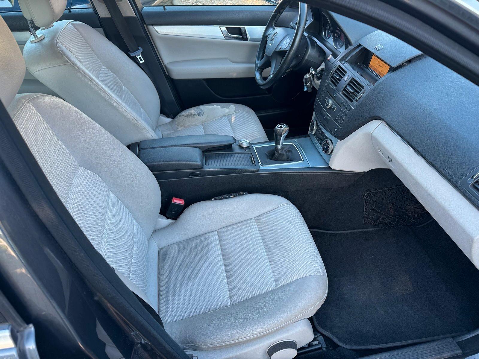 Mercedes-Benz C220 2010 — photo 10