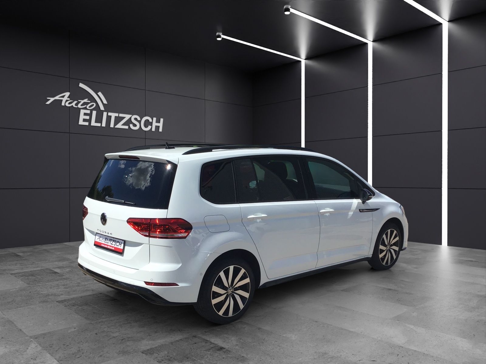 Fahrzeugabbildung Volkswagen Touran TSI R-Line Highline DSG LED ACC 18" AHK S