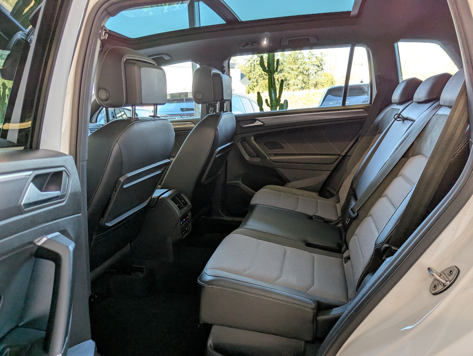 VW Tiguan Allspace 2.0 TDI DSG R-Line 4M Pano AHK - Image 13