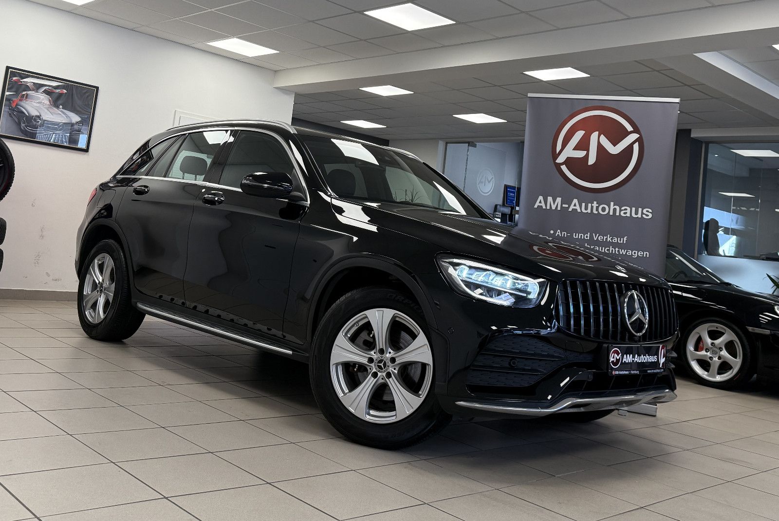 MERCEDES-BENZ GLC 220d 4Matic *PanoSD*AHK*ACC*Kamera*LED