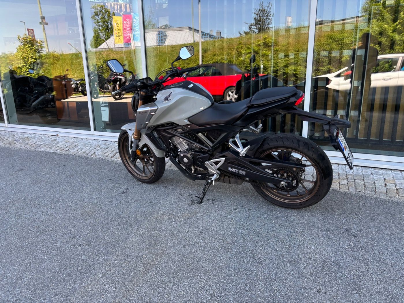 Fahrzeugabbildung Honda CB 125 R mit Tieferlegung