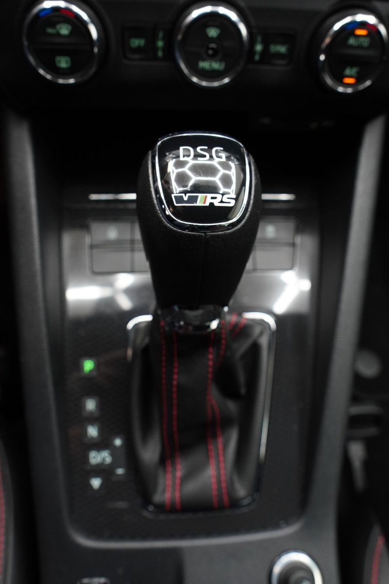 Fahrzeugabbildung SKODA Octavia RS *Autom*Navi*CarPlay*