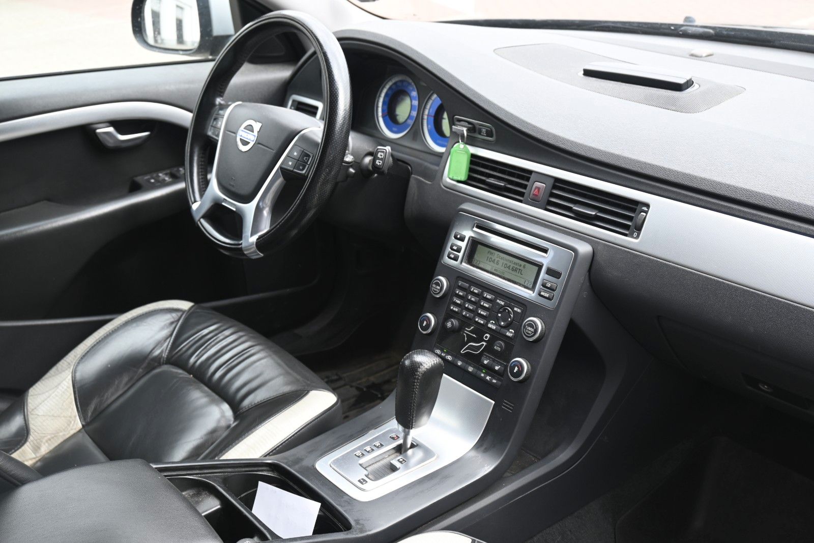 Fahrzeugabbildung Volvo V70 2.4 Autom. Edition R-Design*Xenon*