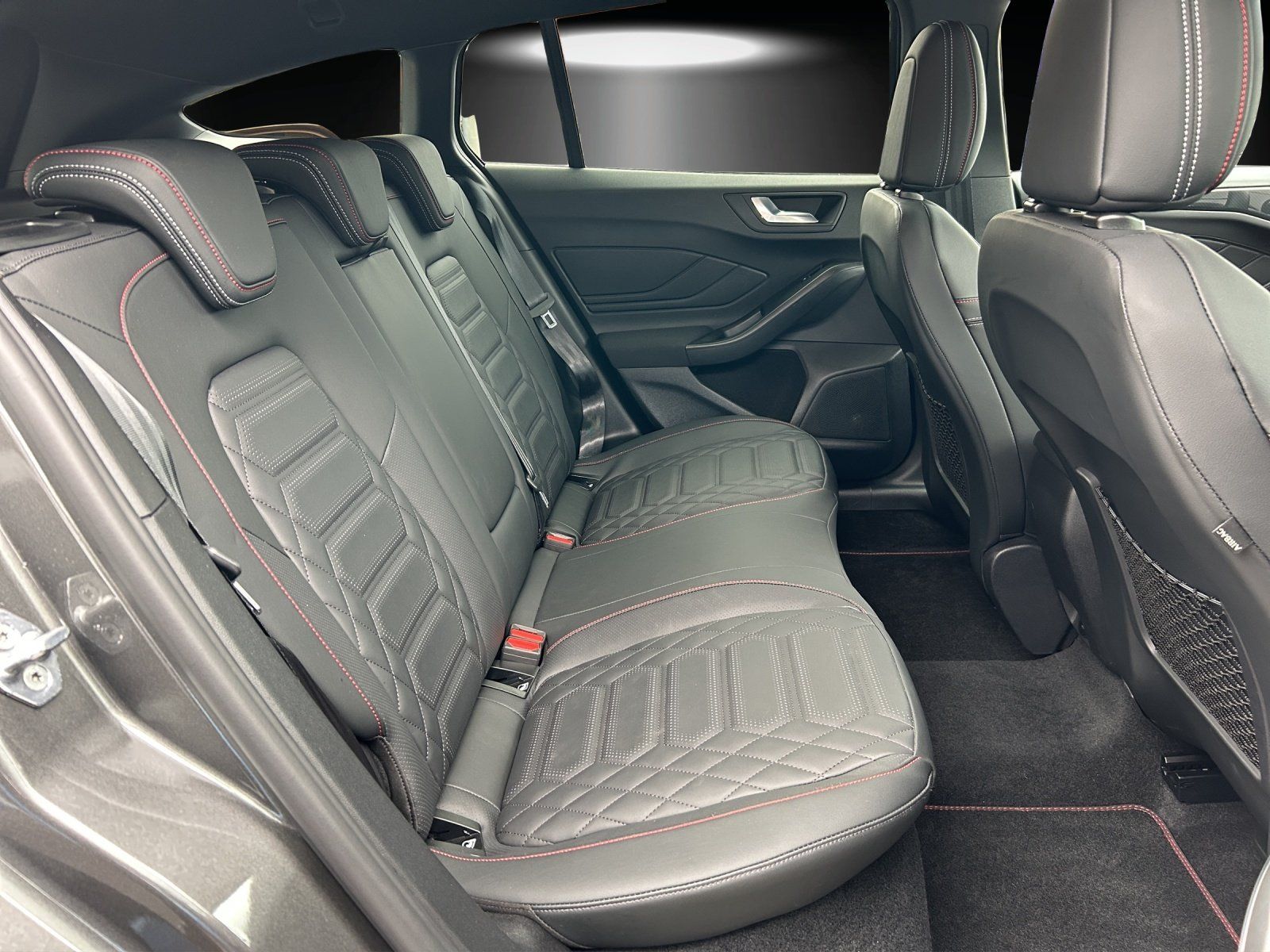 Fahrzeugabbildung Ford Focus 1.0 ST-Line X Aut./LED/ACC/KAMERA/NAVI/AHK