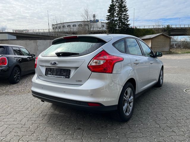 Ford Focus Lim. 1.0 Champ.Edition KLIMAA/5 TRG/HU:NEU