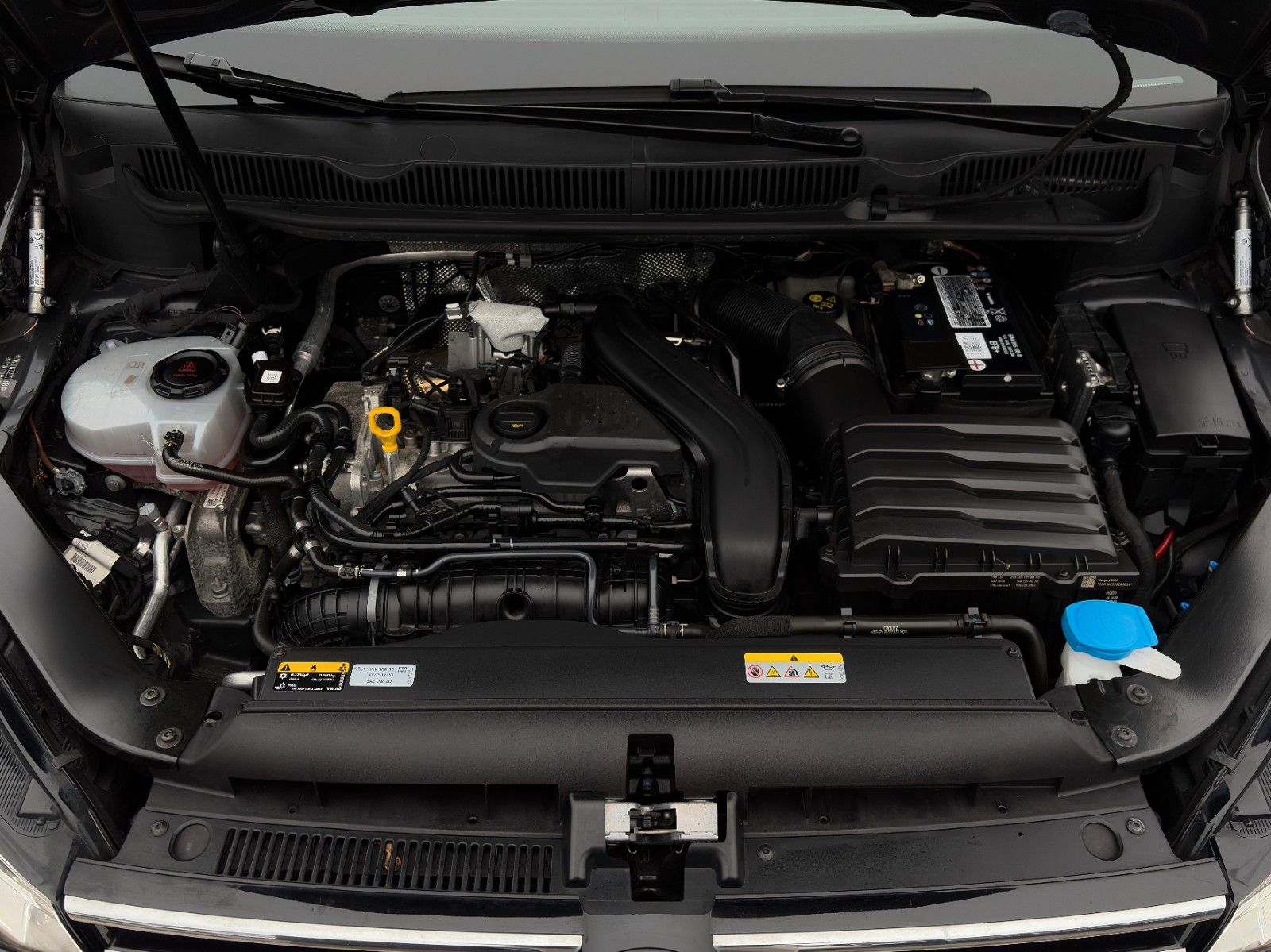 Fahrzeugabbildung Volkswagen Touran 1.5 TSI DSG Active Kamera ACC LED LHZ SHZ