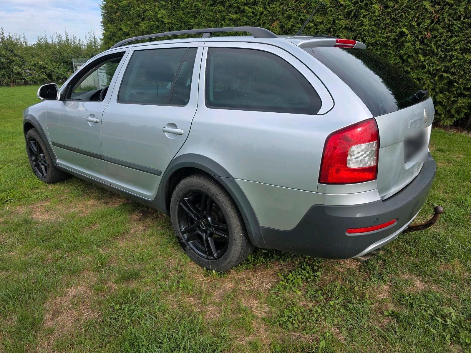 Skoda Octavia 2009 — interior