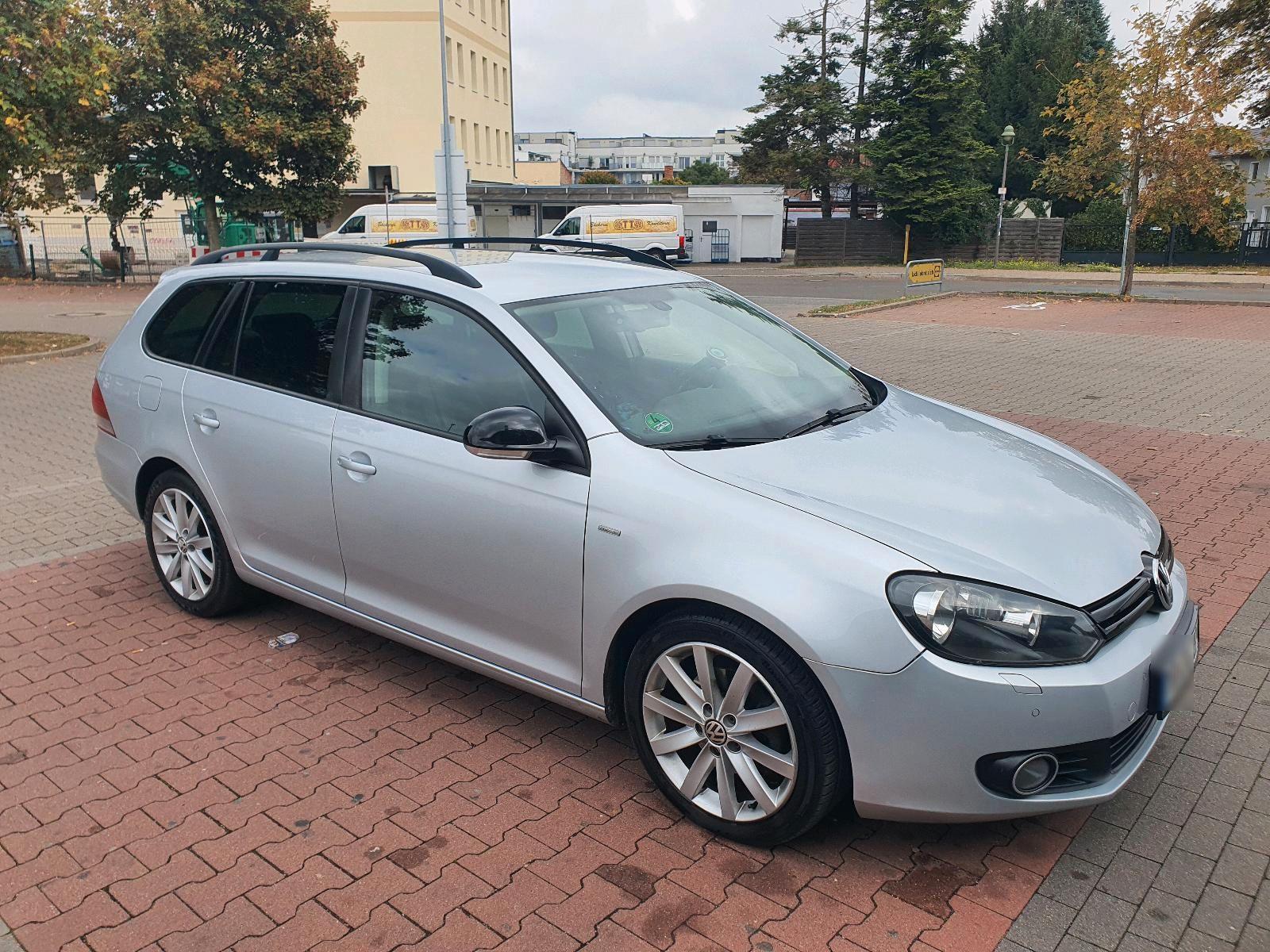 Volkswagen Golf 2011 — rear view