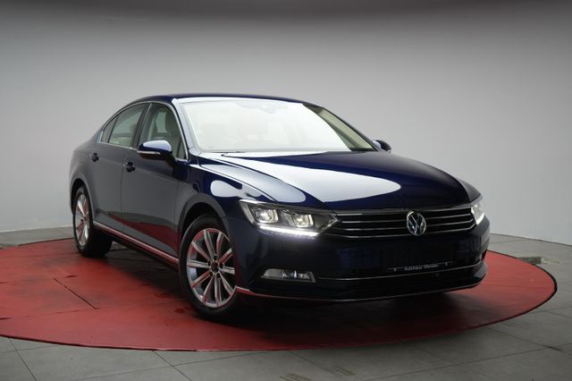 Volkswagen Passat 2.0 TDI DSG Highline Navi/ACC/Kamera/AHK/