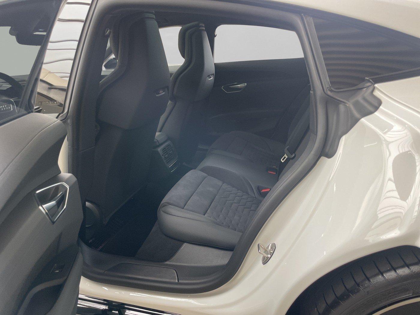Audi e-tron GT quattro MATRIX Pano B&O ACC RFK
