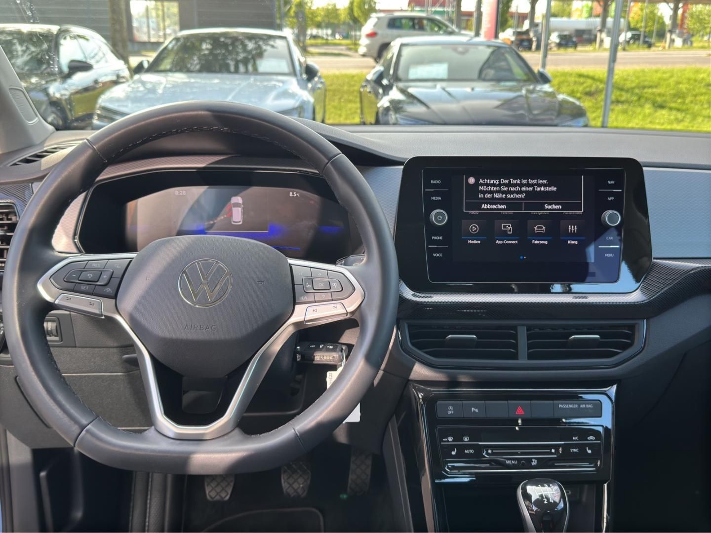 Fahrzeugabbildung Volkswagen T-Cross 1.0 TSI 70 kW Life LED,Navi,SHZ,ACC,PDC