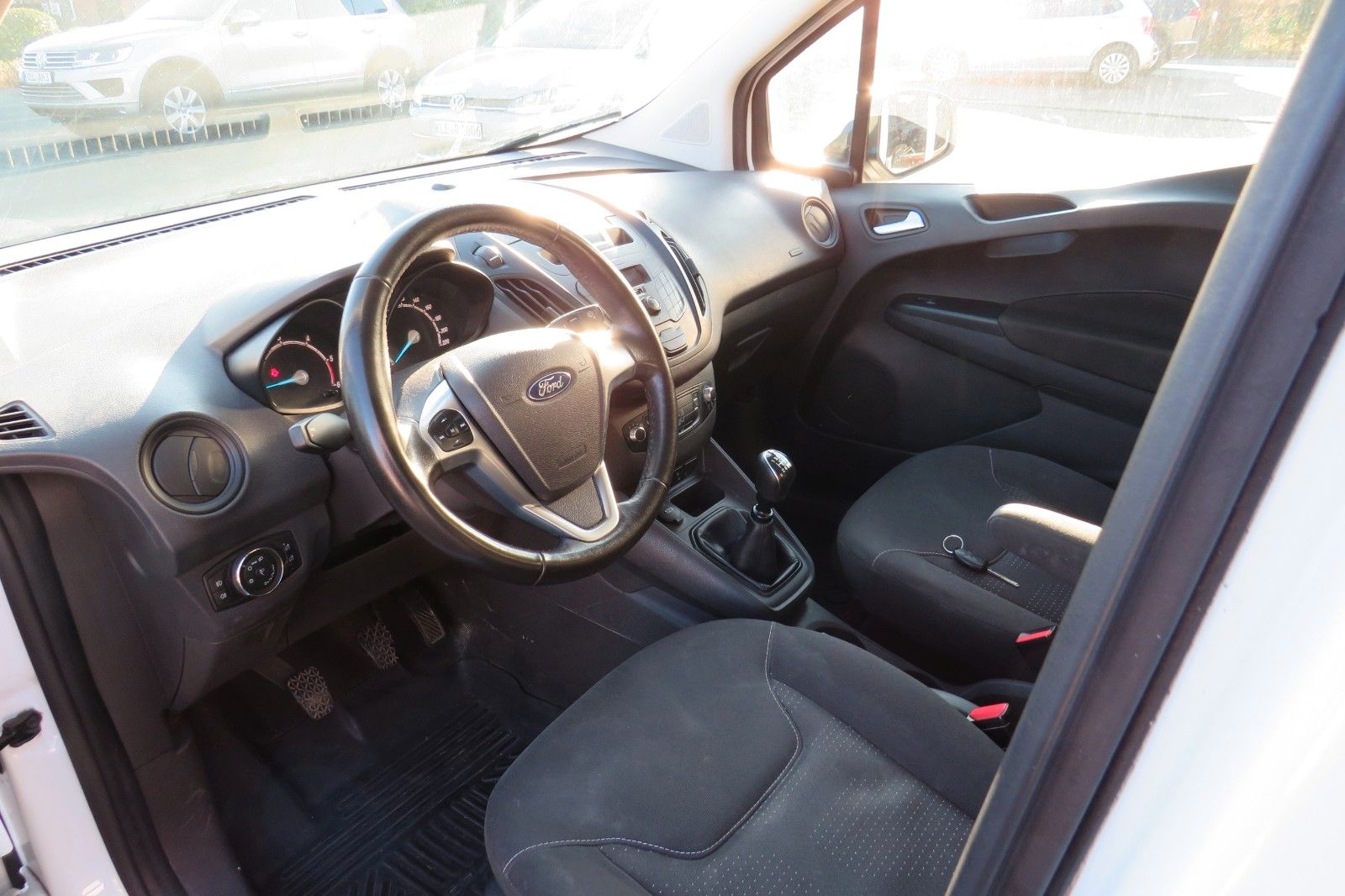 Fahrzeugabbildung Ford Transit Courier KASTEN KLIMA FLÜGEL 1.HD