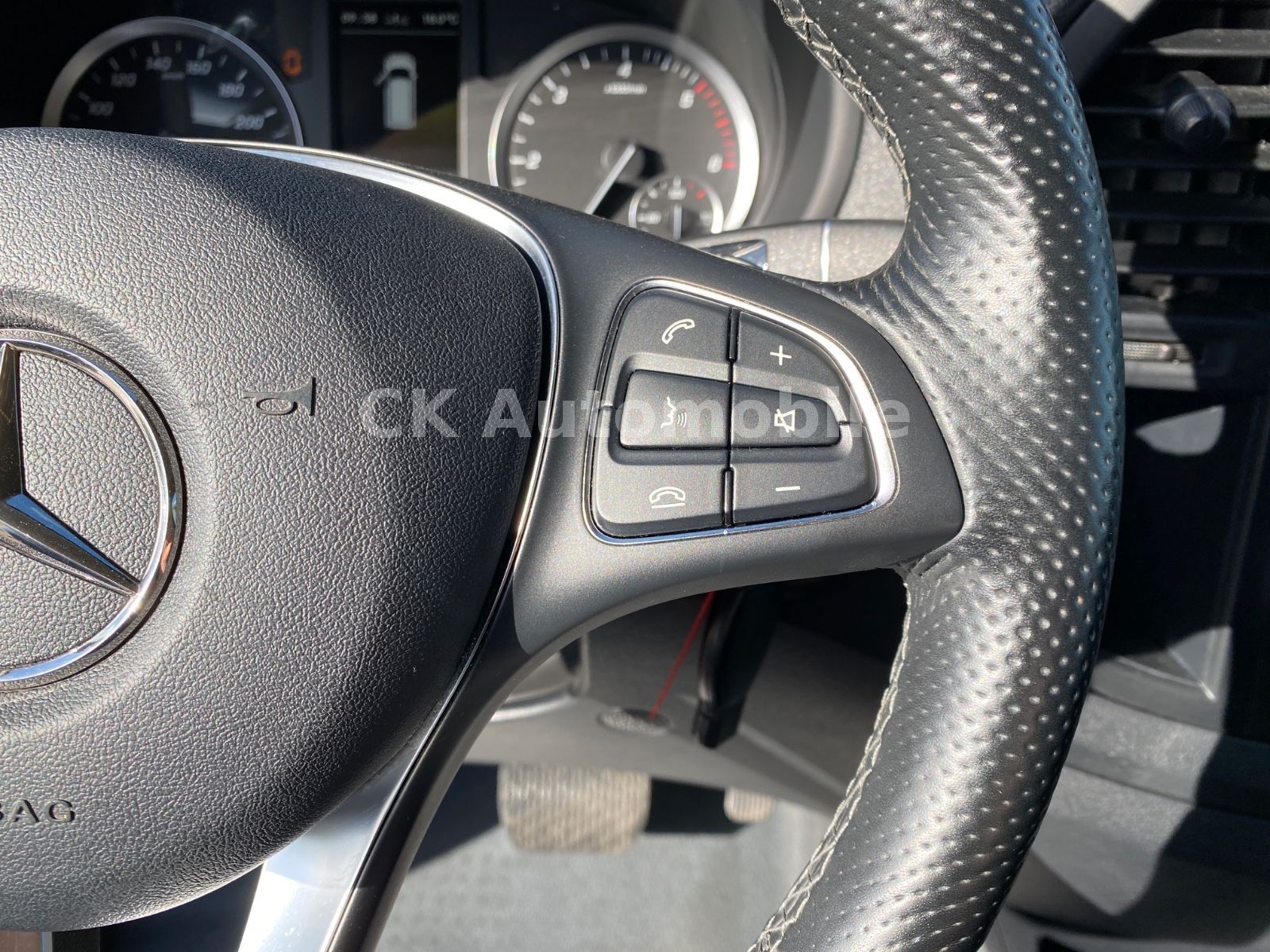 Fahrzeugabbildung Mercedes-Benz Mercedes-Benz Vito Mixto 124 lang Autom./5 Sitze