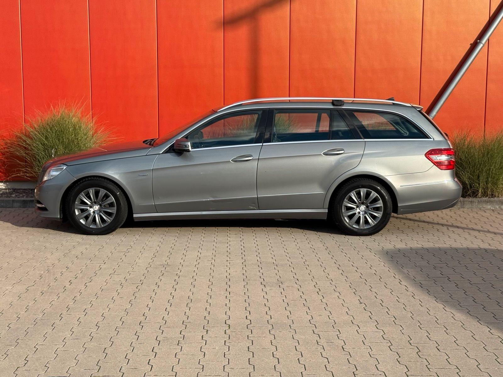 Mercedes-Benz E220 2011 — photo 8