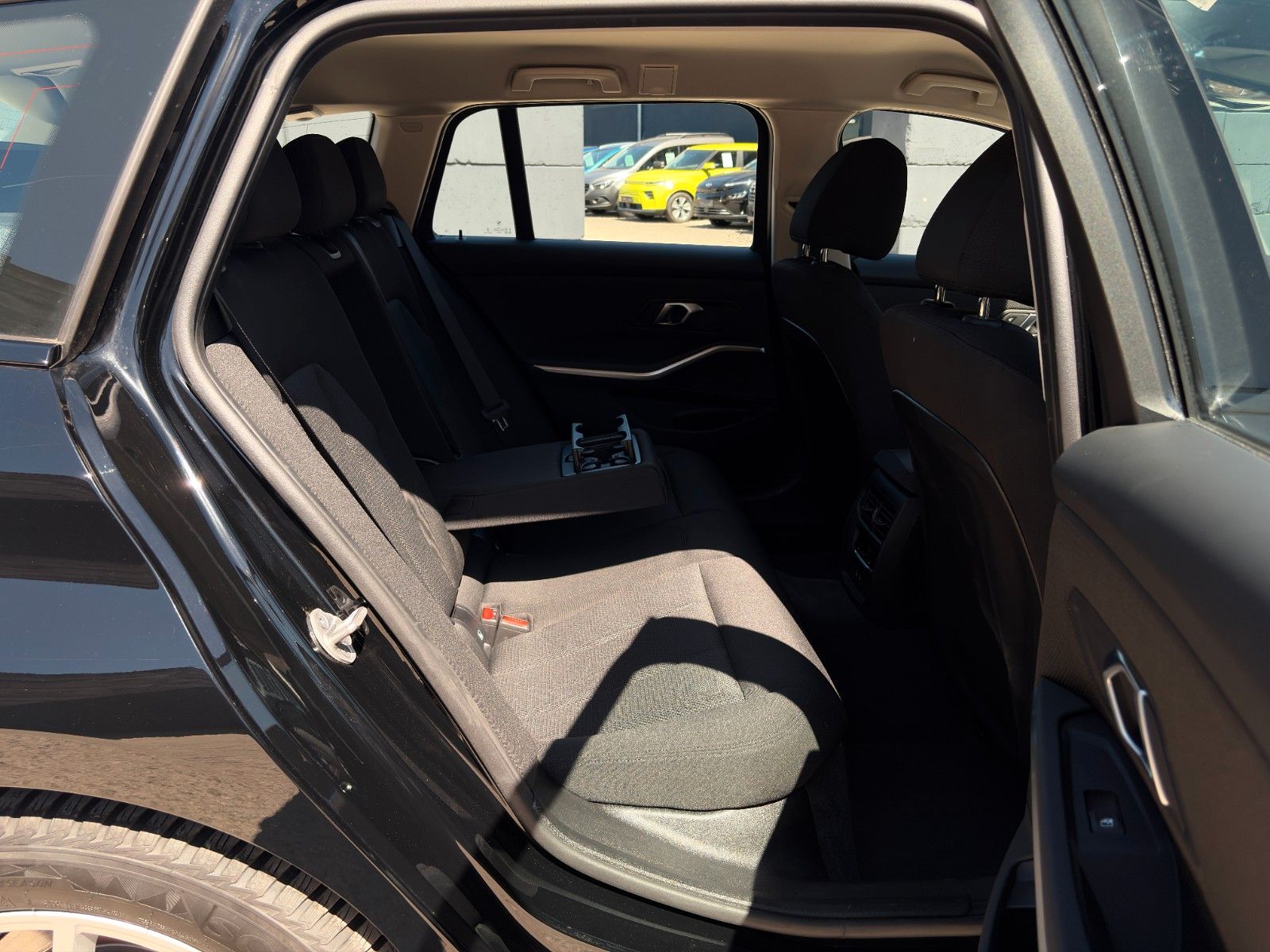 Fahrzeugabbildung BMW 318i Touring CockPit+ Alarm 3Z-Klima Kamera SHZ