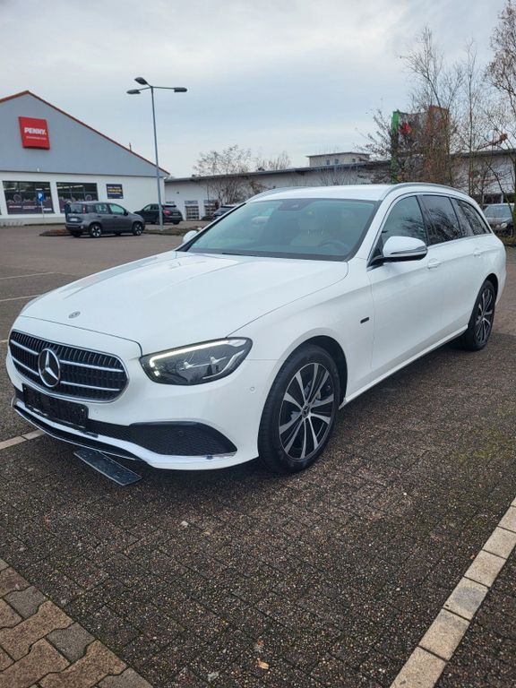 Image of Mercedes-Benz E 300