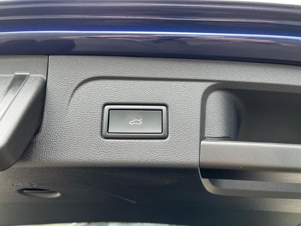 VW Touran R-Line 150PS DSG #ACC #NAVI #IQ. VW Touran R-Line 150PS DSG #ACC #NAVI #IQ.