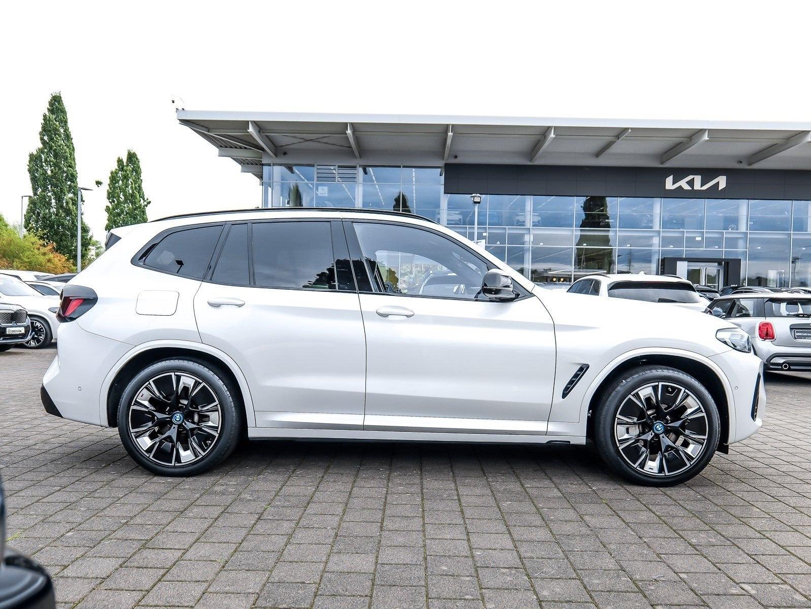 BMW iX3 HUD PANO ACC AHK 360°KAM RFK NAVI Standh.